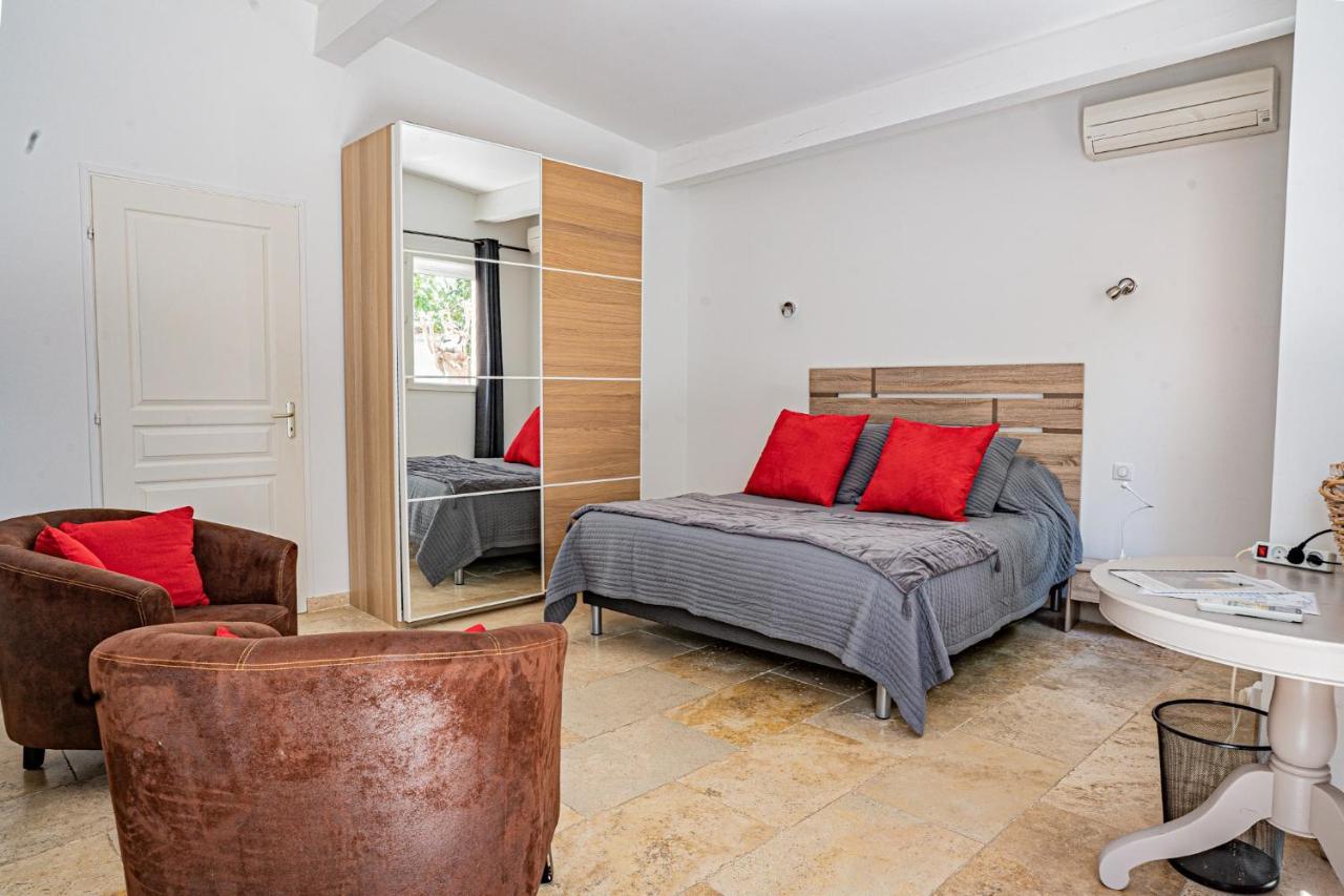 Bed & Breakfast Domaine De L'aufrene Hyeres