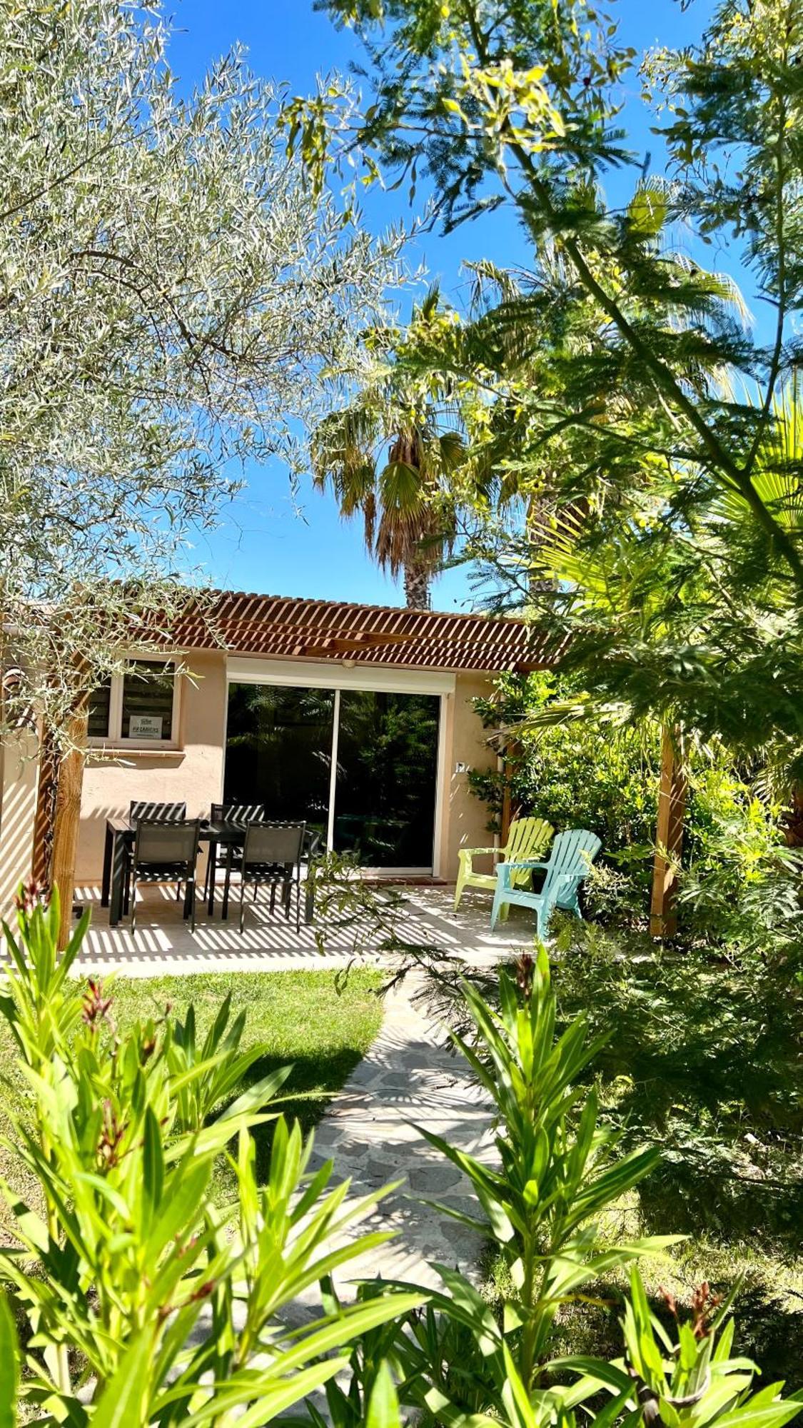 Domaine De L'aufrene Bed & Breakfast